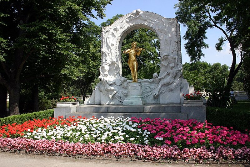 市立公園（シュトラウス2世像）